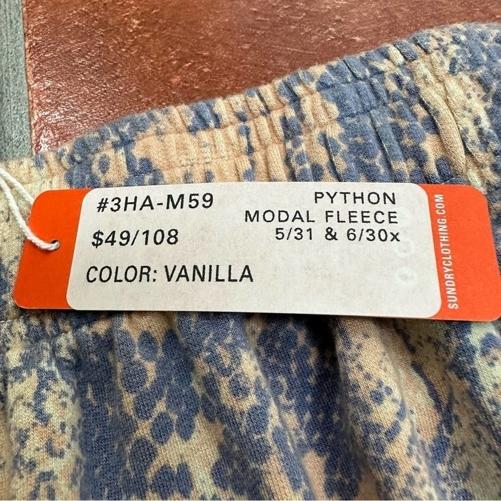 NWT Sundry Python Fleece Shorts - Picture 3 of 7